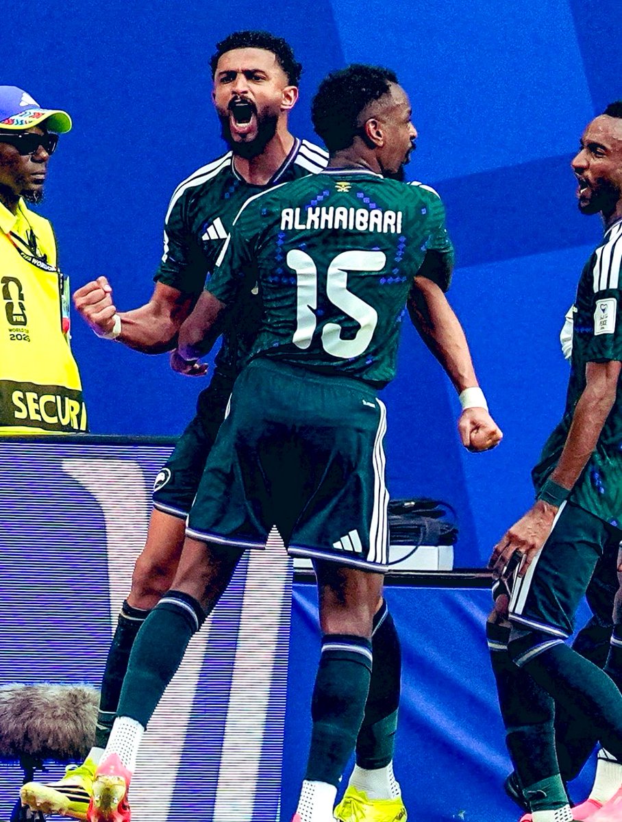 utkrshhrj's tweet photo. 🇸🇦 1-1 🇺🇾 | Uruguay and Saudi Arabia battle out a draw 🤝 that’s the third draw of the day! 

Al Amri ⚽️
Araújo ⚽️

#SaudiArabia  #Uruguay  #FIFAWorldCup https://t.co/jTCfqypRJN