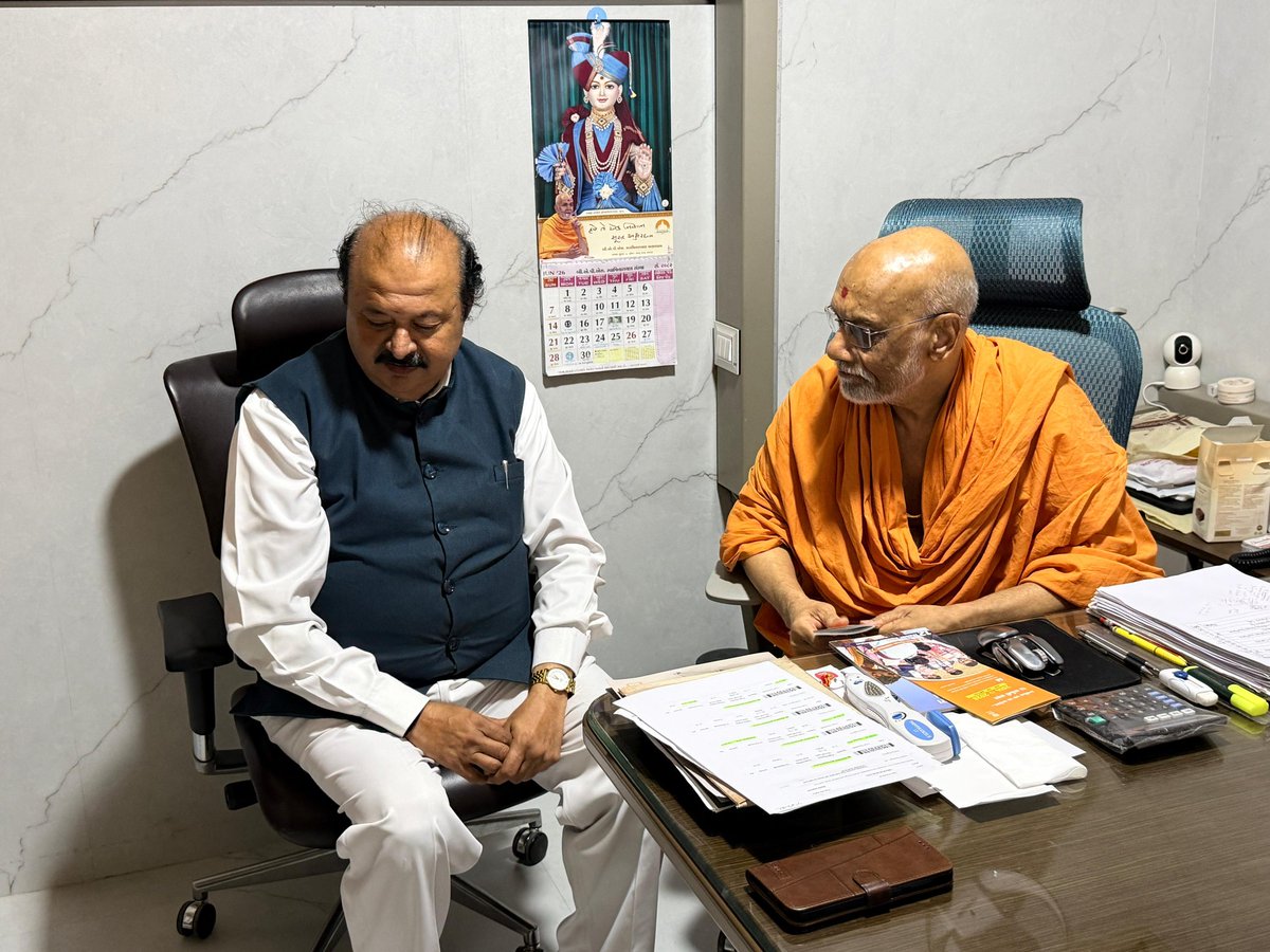 purneshmodi's tweet photo. જય સ્વામિનારાયણ 🙏 

આદરણીય પ્રધાનમંત્રી શ્રી નરેન્દ્રભાઈ મોદી સાહેબના પ્રધાનમંત્રી તરીકેના સફળ અને જનકલ્યાણકારી નેતૃત્વના ગૌરવપૂર્ણ ૧૨ વર્ષ પૂર્ણ થવાના અવસરે ચાલી રહેલા વિશેષ સંપર્ક અભિયાન અંતર્ગત અડાજણ, સુરત સ્થિત BAPS હોસ્પિટલ ખાતે પૂજ્ય મહંત શ્રી નિરન્નમુક્ત સ્વામીજી સાથે ગુજરાત વિધાનસભાના ઉપાધ્યક્ષ તથા ૧૬૭-સુરત પશ્ચિમ વિધાનસભાના ધારાસભ્યશ્રી પૂર્ણેશભાઈ મોદીને સૌજન્ય મુલાકાત કરવાનો સુઅવસર પ્રાપ્ત થયો.

આ મુલાકાત દરમિયાન મોદી સરકારના છેલ્લા ૧૨ વર્ષમાં સેવા, સુશાસન અને જનકલ્યાણના ક્ષેત્રે થયેલા ઐતિહાસિક કાર્યો, ‘વિકસિત ભારત’ના સંકલ્પ તેમજ સમાજના સર્વાંગી વિકાસ અંગે સકારા��્મક અને અર્થસભર સંવાદ યોજાયો. આધ્યાત્મિક શક્તિ અને રાષ્ટ્રસેવાના સમન્વયથી આત્મનિર્ભર અને વિકસિત ભારતના નિર્માણ માટેના વિવિધ વિષયો પર વિચારવિમર્શ કરવામાં આવ્યો.
આ પ્રસંગે ૧૬૭-સુરત પશ્ચિમ વિધાનસભા ઇન્ચાર્જ શ્રી પ્રવીણભાઈ પટેલ તેમજ અગ્રણીશ્રીઓ શ્રી અનિલભાઈ બિસ્કીટવાલા, શ્રી અશોકભાઈ ગોહિલ, શ્રી સુનિલભાઈ સોપારીવાળા, શ્રી નિલેશભાઈ ટાંક સહિતના આગેવાનો ઉપસ્થિત રહ્યા હતા.

#12વર્ષસેવા_સુ���ાસન_જનકલ્યાણના #12YearsOfSeva #NarendraModi #ViksitBharat #SuratWest #PurneshModi @narendramodi @BJP4Gujarat  #purneshmodi24x7 #DeputySpeaker @BAPS