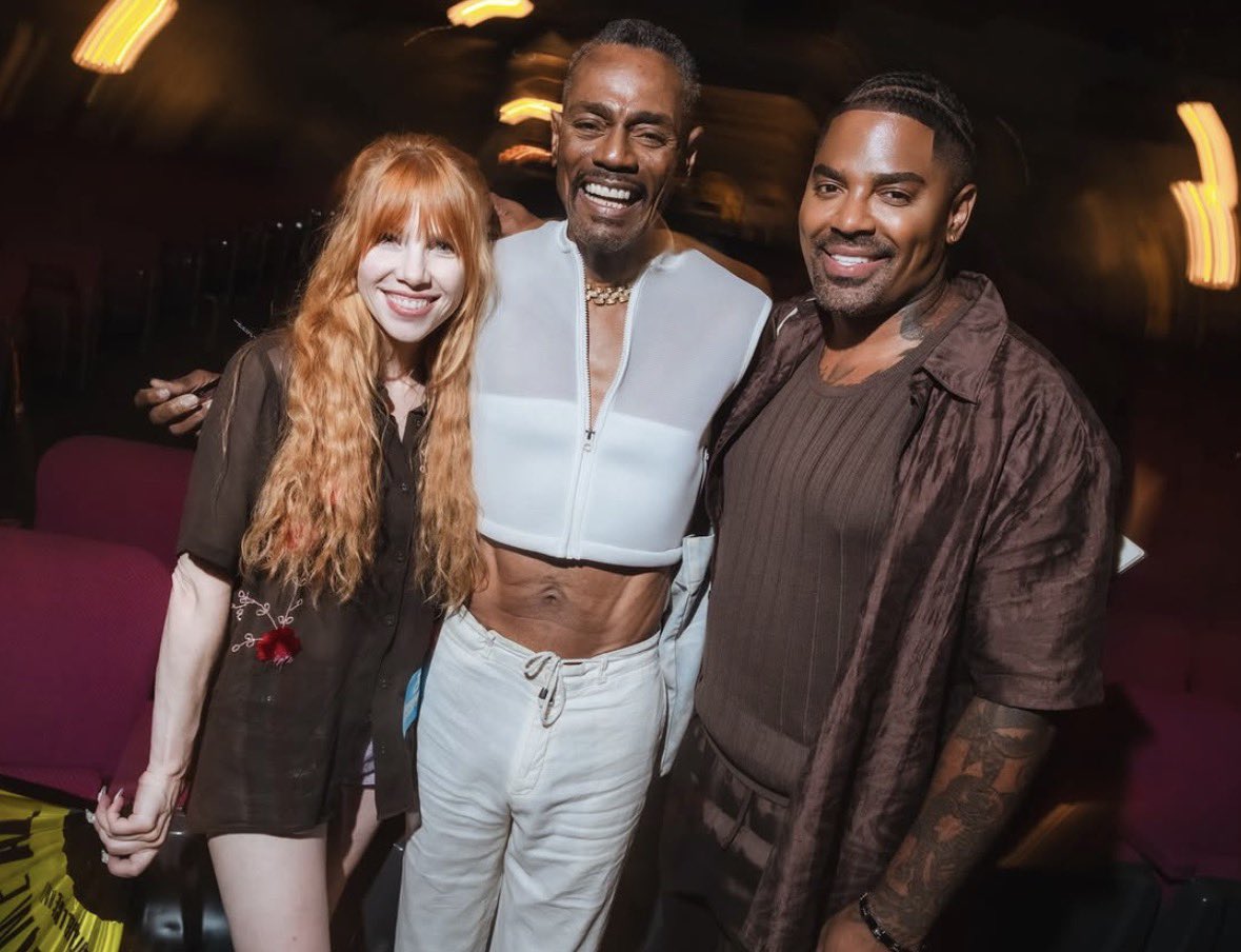 carlyraewiki's tweet photo. 📷 @CarlyRaeJepsen was a guest judge at Cats: The Jellicle Ball on Broadway a few days ago! https://t.co/L4rMcVR7Ae