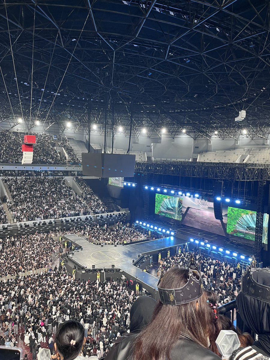 DoubleD_Dks_Dw's tweet photo. Utk CAT 4 kemarin aku ngerasa ga terlalu tinggi, atau krn dapet row agak awal juga yaa row 31 dari row awal di CAT 4 itu row 29

Dan satu sih yg aku pelajari dari IA, next klo disini, kyknya akan lebih memilih sayap kiri or kanan dibanding center, krn berasa lebih deket ke stage https://t.co/w1DTWrTVET
