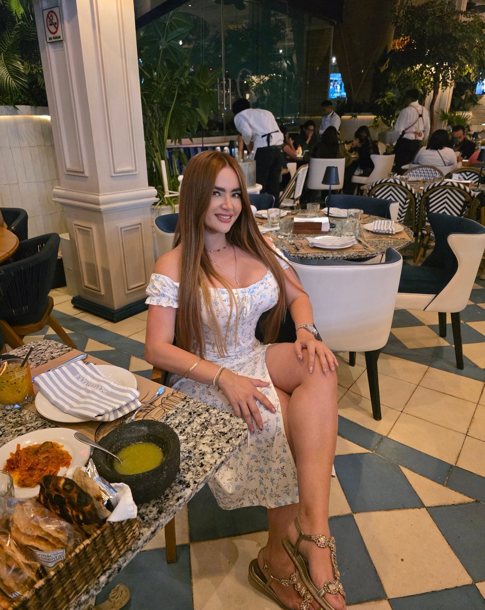 sabrinaandre18's tweet photo. Excelente Martes papis 💋💋muak https://t.co/UmqKuJgSWq