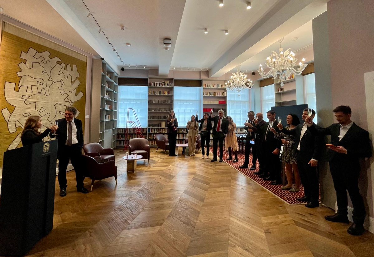 ItalyinUK's tweet photo. Amb. Fabio Cassese conferred the title of Knight of the Order of the Star of Italy (#OSI) on Giorgia Bacco - Founder and Director of @dottoreLondon, a well-known all-Italian doctors’ clinic in London - in recognition of her pioneering work as an entrepreneur in healthcare. 🇮🇹🇬🇧 https://t.co/skal8d6bcM