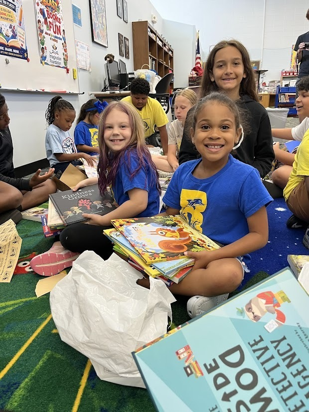 MTSDnews's tweet photo. What a blast... A Book Blast! Ridgeway Elementary students unwrapped thousands of new books during a schoolwide countdown celebration, capping off a community effort that will send every student into summer break with books of their own. More at https://t.co/SVkGebC16H https://t.co/LzbVuRzsdl