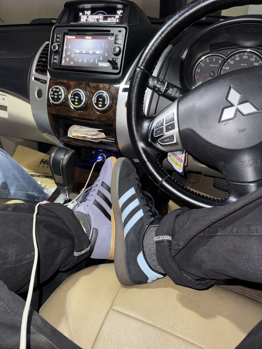 athrsde's tweet photo. three stripes 🫶🏼
sanes riya, gaduh.
#sikap https://t.co/Oa1SZ0dVdT
