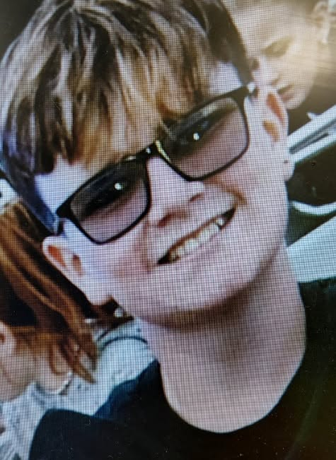 SussexIncidents's tweet photo. 🚨 MISSING PERSON APPEAL 🚨

Can you help find Eddy, who is missing from Linchmere, West Sussex?

The 15-year-old was last seen at around 4pm on Saturday, 13 June.

Eddy is described as 5ft 8in, with brown hair and dark blue glasses. He was last seen wearing a dark grey Montrex tracksuit with dark blue side panels, black trainers, and carrying a black Nike rucksack.

He has links to Barnham, Bognor and Chichester, and may be in those areas or near the college.

If you see Eddy or have any information about where he may be, please call 101 quoting serial 0790 of 15/06.