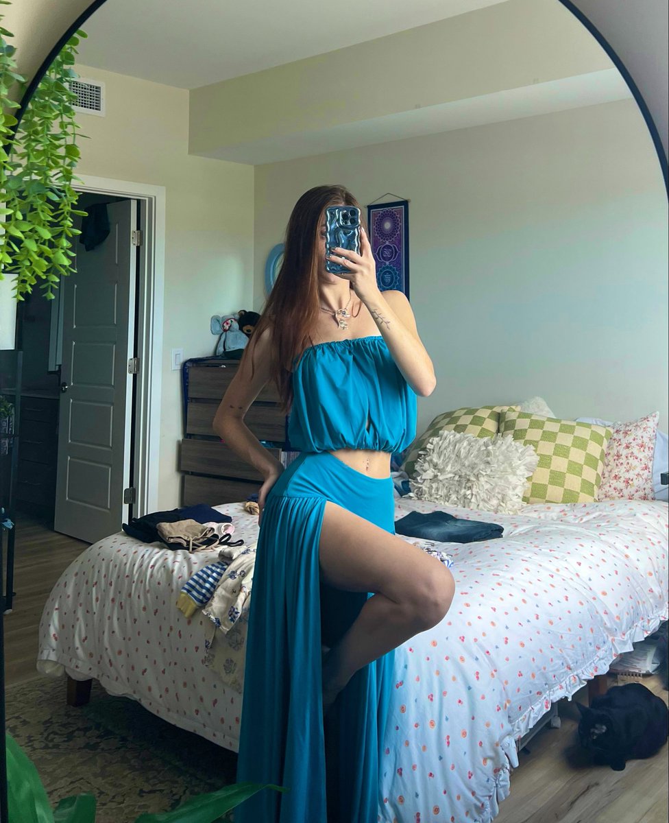 lynn_goddesss's tweet photo. Birthday dress just came in the mail! https://t.co/f32FxGt7RU