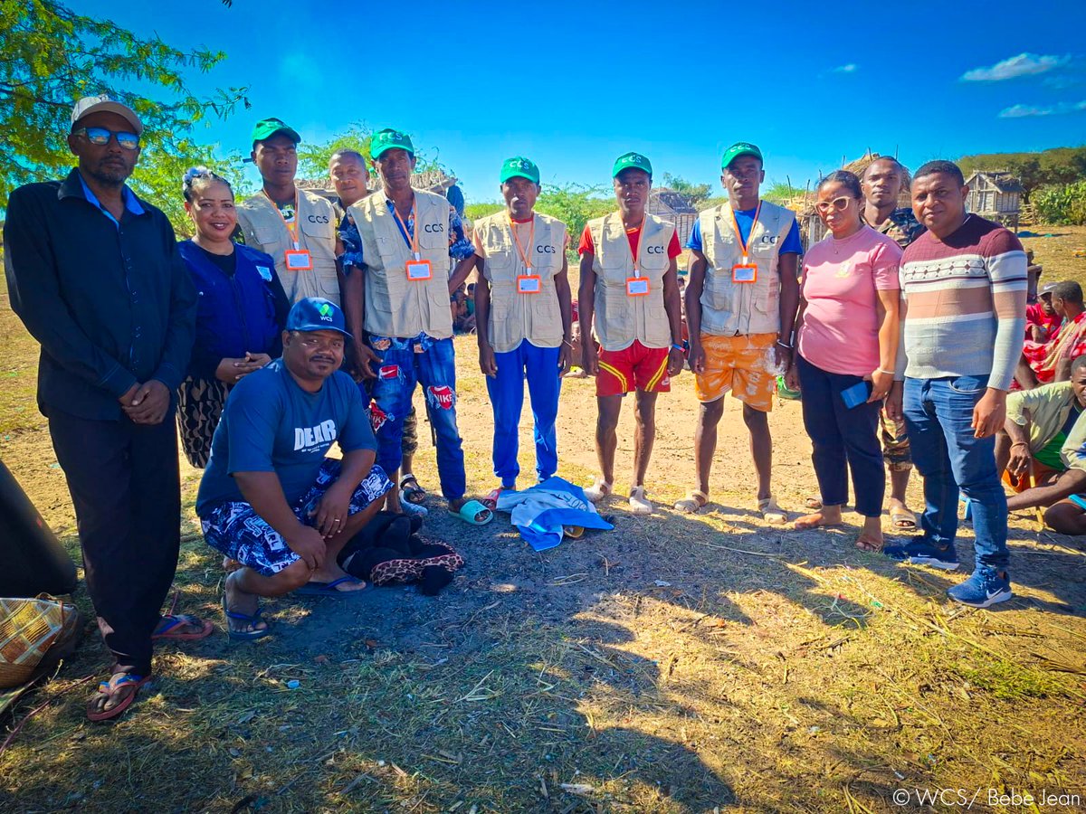 WCS_Mada's tweet photo. 🌊 60 Control and Surveillance Committees officially installed in the Atimo Vatae Marine Protected Area, Deep South. They will enforce rules and raise awareness. #MarineConservation #SustainableFishing https://t.co/hSY8MmJ3Du