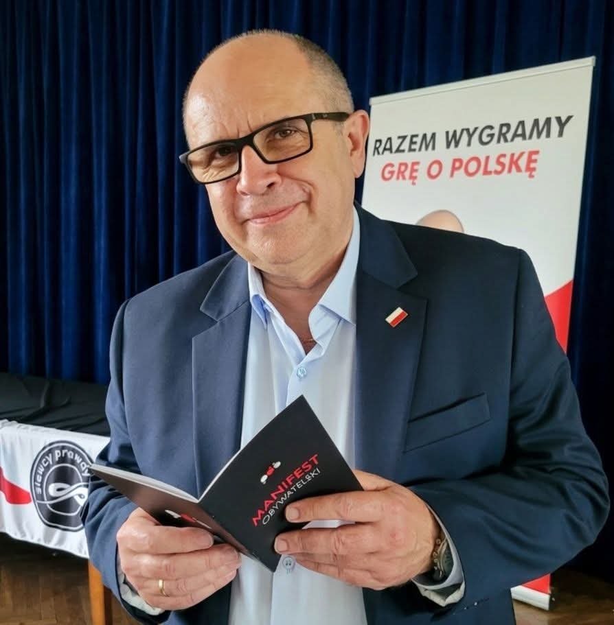 SiewcyPrawdy's tweet photo. To już nie jest zwykły skandal.  
To jest plucie Polakom w twarz i mówienie, że deszcz pada.

Od lat słyszymy tę samą śpiewkę:  
„Węgla nie ma”, „złoża się kończą”, „kopalnie nierentowne”, „trzeba zamykać”.  
I zamykali. Jedną po drugiej.  
Jakby ktoś im płacił za każdy zasypany szyb.

A teraz nagle — cud!  
Gdy polskie kopalnie stoją w kolejce do likwidacji,  
ukraińska spółka wchodzi do Zabrza na złoża, gdzie leży 25 MILIONÓW TON węgla.  
Dwadzieścia pięć milionów.  
Nie pięć, nie dziesięć — dwadzieścia pięć.

I co?  
Nagle węgiel jednak jest?  
Nagle się „odnalazł”?  
Nagle opłaca się wydobywać?

To jak to w końcu jest?  
Czy polski węgiel jest nierentowny tylko wtedy, gdy wydobywa go Polak?

Bo wygląda to tak, jakby ktoś bardzo chciał, żebyśmy uwierzyli w bajkę o „kończących się złożach”,  
żeby potem oddać je obcym firmom za grosze,  
a Polakom zostawić rachunki za prąd, inflację i bezrobocie.

To nie jest przypadek.  
To nie jest pomyłka.  
To jest planowa likwidacja polskiego przemysłu,  
żeby zrobić miejsce dla innych — bardziej „pożądanych”, bardziej „właściwych”, bardziej „posłusznych”.

Bo kiedy polska kopalnia ma fedrować — to „nie ma węgla”.  
Ale kiedy wchodzi zagraniczna spółka — to nagle złoża kwitną jak wiosenny ogród.

Kto tu kłamie?  
Kto manipuluje?  
Kto niszczy polski przemysł, polskie miejsca pracy, polską energetykę?

I najważniejsze:  
Kto za to odpowie?

Bo to nie jest już tylko gospodarcza głupota.  
To jest działanie na szkodę państwa.  
Świadome.  
Cyniczne.  
W białych rękawiczkach.

Polska ma zasoby, ma ludzi, ma technologię.  
Nie ma tylko jednego:  
polityków, którzy chcieliby, żeby Polska była silna, samowystarczalna i niezależna.

Dlatego zamykają nasze kopalnie.  
Dlatego oddają nasze złoża.  
Dlatego wmawiają nam, że „nie ma węgla”, podczas gdy inni właśnie po niego sięgają.

To nie jest przypadek.  
To jest systemowa zdrada interesu narodowego.

I czas to wreszcie nazwać po imieniu.