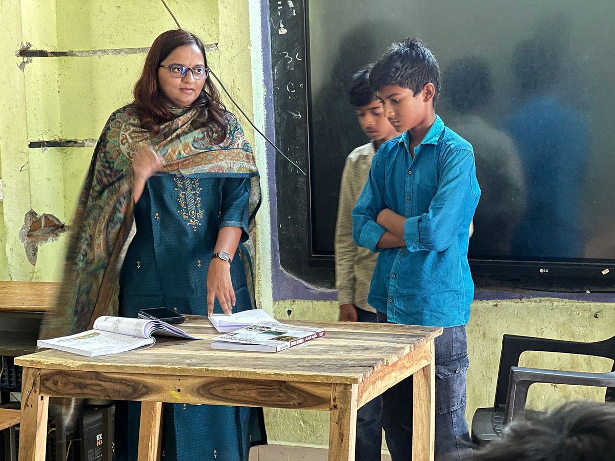 aclbknr's tweet photo. కరీంనగర్ జిల్లా కేంద్రంలోని సుభాష్ నగర్  MPUPSను శ్రీమతి అశ్విని తానాజీ వాకడే ACLB గారు తనఖీ చేసారు. విద్యార్థుల అభ్యసన స్థాయిని క్షుణ్ణంగా పరిశీలిస్తూ రీడింగ్, రైటింగ్,అర్థమెటిక్ విషయాలలో ప్రిపేర్ చేయాలని సూచించారు. అనంతరం పాఠశాల తరగతి గదులు,వంటగది పరిశీలించి తగు సూచనలు చేసారు. https://t.co/Pi7TAqVqZp