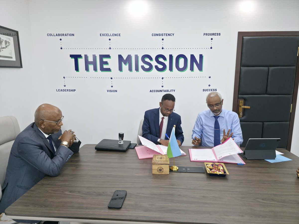 aid_ahmed_'s tweet photo. Dans la continuité du renforcement d’une gouvernance financière renforcée qu’un Partenariat a été mis en place entre l’Ordre des Experts Comptables de Djibouti et le SEPE sous le haut patronage du Ministre de l’Économie et des Finances. https://t.co/arrkCnjMHW