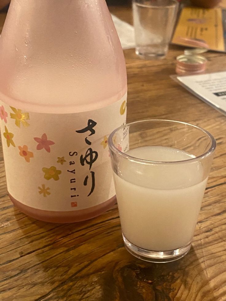 monemuze's tweet photo. você já experimentou soju? uma amiga minha experimentou e simplesmente ama essa bebida coreana, e eu também gosto!! então fiz essa mini lista de bebidas alcoólicas orientais/asiáticas para provar:
1. Soju (coreano)
2. Saquê (japonês)
3. Baijiu (chinês)
4. Mekhong (tailandês) https://t.co/20DiZjY9cm