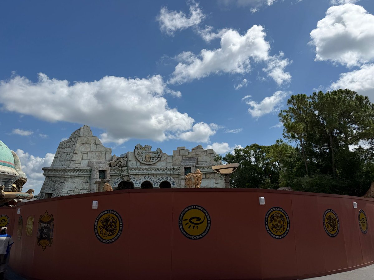 insideuniversal's tweet photo. The trident has fallen! 🔱

The iconic statue that greeted guests when entering Poseidon’s Fury and the Lost Continent has been demolished. 

RIP. 

@UniversalORL https://t.co/lHjwSsBsJF