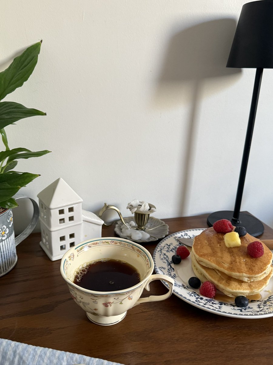 tliiji's tweet photo. قهوة وبانكيك العصر🫐🥞🌱 https://t.co/QpFrZaPczN