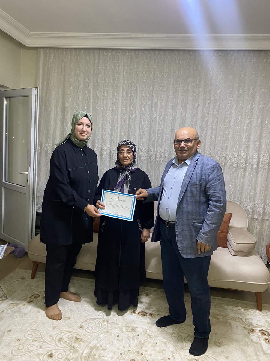 DilekGov's tweet photo. Yeni üye kayıt çalışmalarımız kapsamında partimize katılan vatandaşlarımıza, Cumhurbaşkanımız Sayın Recep Tayyip Erdoğan’ın teşekkür sertifikalarını takdim etmeye devam ediyoruz.
@abuyukgumus 
@fmfedaioglu
@FatmaSahin 
@mtahmazoglu 
@avmehmettiryaki
@AKPartiG_Antep
@AKSahinbey27 https://t.co/AvHcjor9Ba