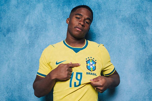 golsdobrasil1's tweet photo. 🇧🇷🗣️ Mauro Cezar Pereira sobre os pedidos por Endrick no time titular da Seleção Brasileira:

"Se criou uma fantasia como se ele (Endrick) fosse o Superman, Batman, Homem-Aranha, do cara que vai resolver tudo, não é assim, e se ele não resolver todo mundo vai falar mal do garoto, o problema do time não é o Endrick, Casemiro ou Raphinha, o problema se chama Carlo Ancelotti"

Via: @UOL 
📸 Reprodução | Getty Images