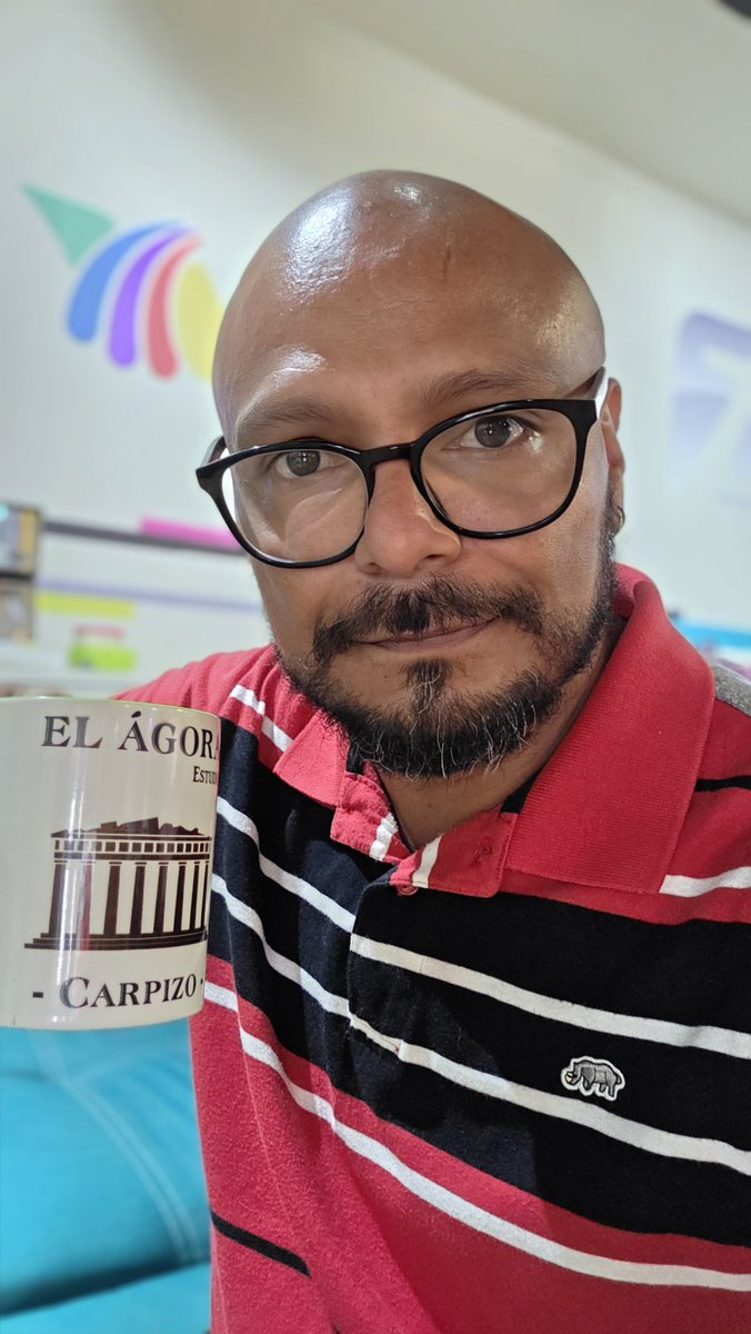 CcarpizoT's tweet photo. Una rica, deliciosa y romántica taza de café para arrancar el día.
 
¿Cómo no?

 ¡A chingarle duro y sabroso! https://t.co/9zO0IuKN90
