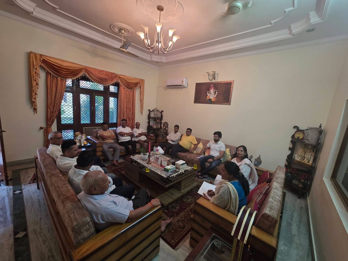 Shashankrawat29's tweet photo. निलियम कॉलोनी शक्ति केंद्र संयोजक श्री गणेश जोशी जी के नेतृत्व में अपने निवास पर बैठक का आयोजन किया गया.
मंडल प्रभारी सुश्री प्रतिभा जोशी जी व शक्तिकेंद्र प्रभारी श्रीमती भावना गुप्ता जी का मार्गदर्शन प्राप्त हुआ.
बैठक में सभी सम्मानित बूथ अध्यक्ष व पदाधिकारी उपस्थित रहे. https://t.co/2gR4TQ5zjq