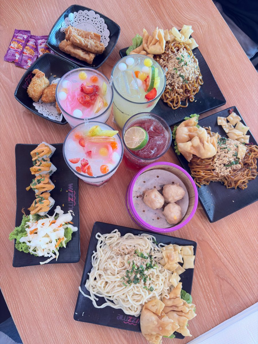 rishachiro's tweet photo. Mensyukuri Apapun Yg Kita Makan Hari Ini🤲 https://t.co/n2TLCBTULS