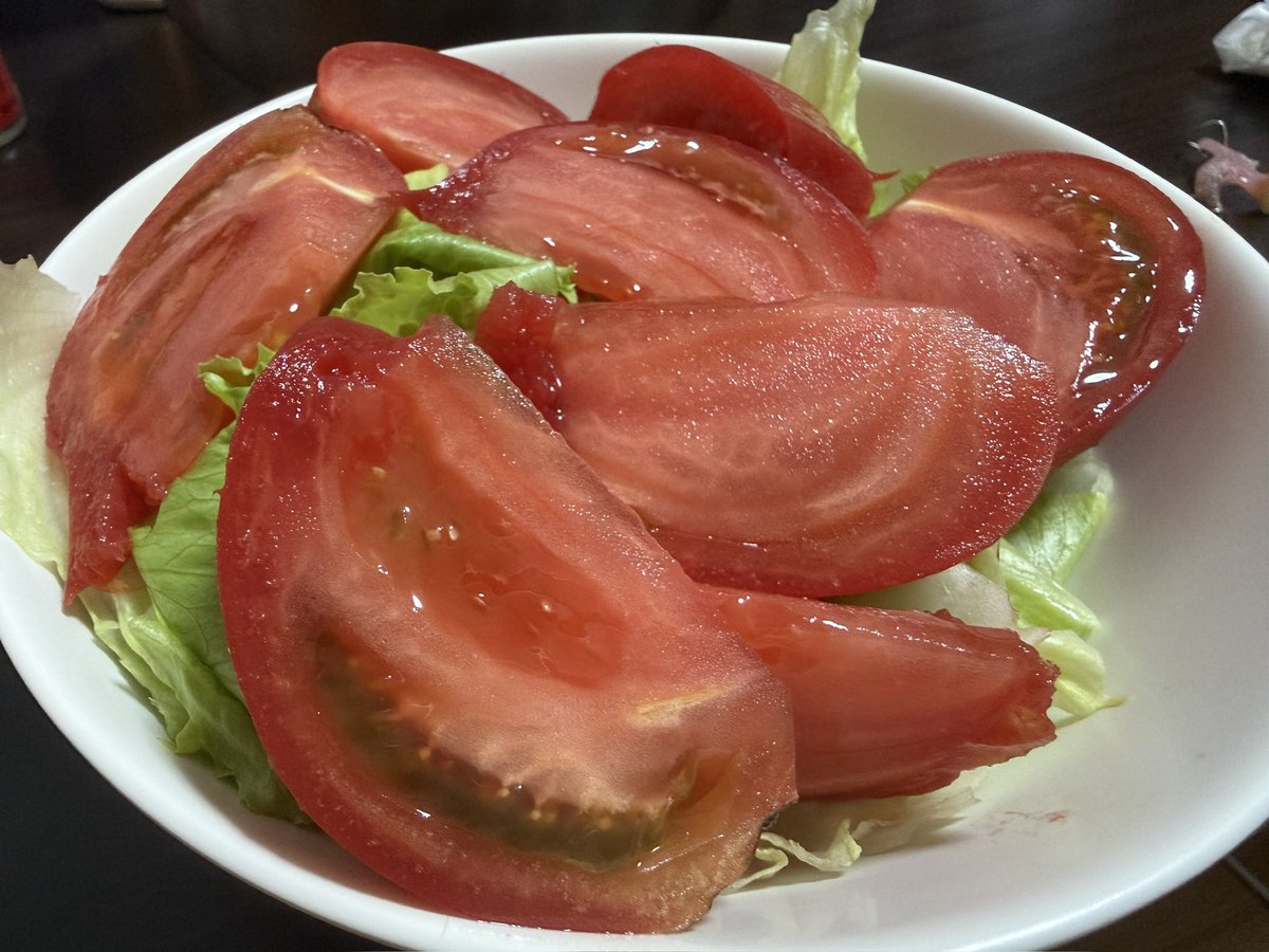 karate_DC's tweet photo. 挽肉と白菜、大好きなきくらげ
春雨炒め作りました！！
白菜をもっと細かく切って味を染み込ませたら良かった。

トマトは愛知の和道会の先生から送って頂いたものです。甘くておいしい！！

色んな先生から生かされています。感謝感謝🥲

#空手家の料理 https://t.co/oMvT0sVzQB