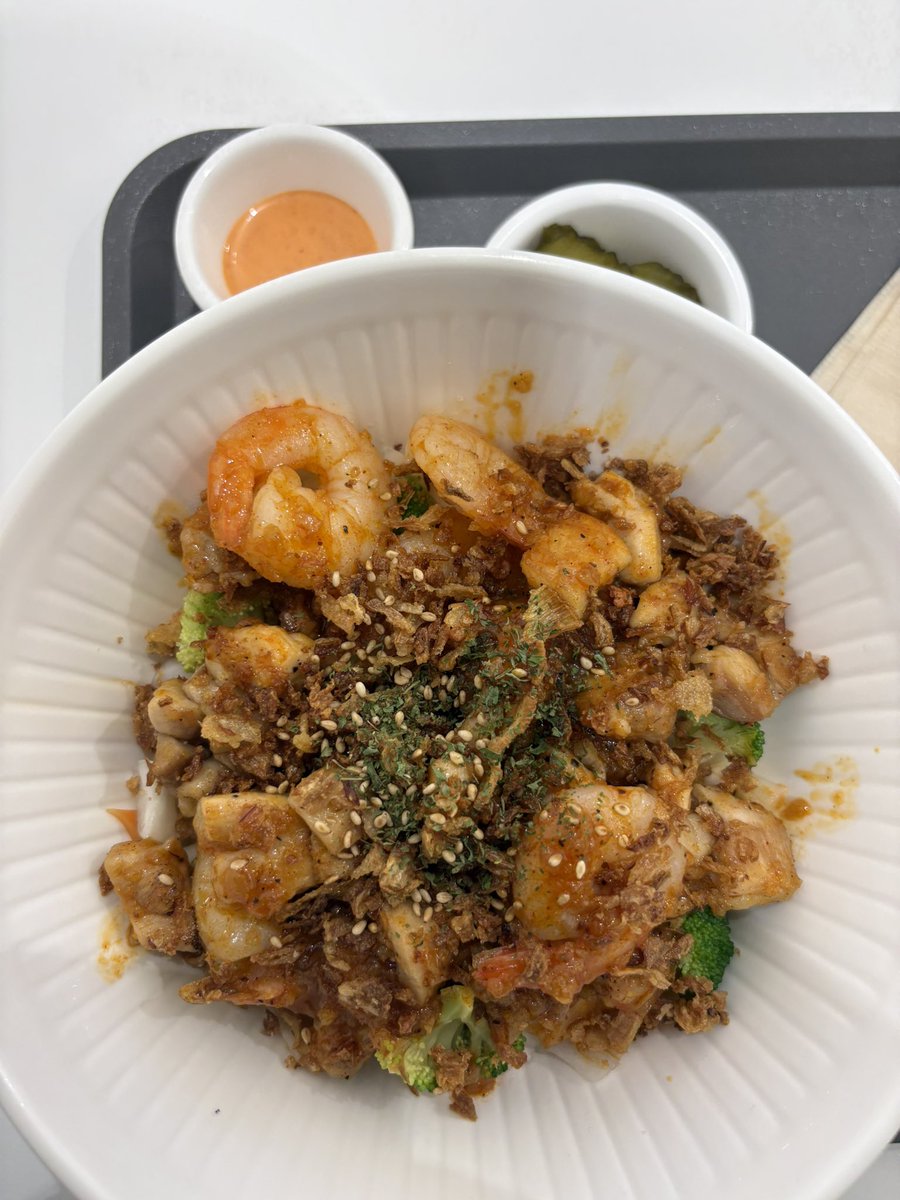 BLrights1's tweet photo. 치킨 쉬림프 콤보 덮밥 https://t.co/zsgQEcQkn2