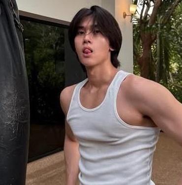 miyoochiie's tweet photo. #GMMTVOuting2026 #dunknatachai 

Same person btw 💁‍♀️ https://t.co/cZ4KJLCW6I
