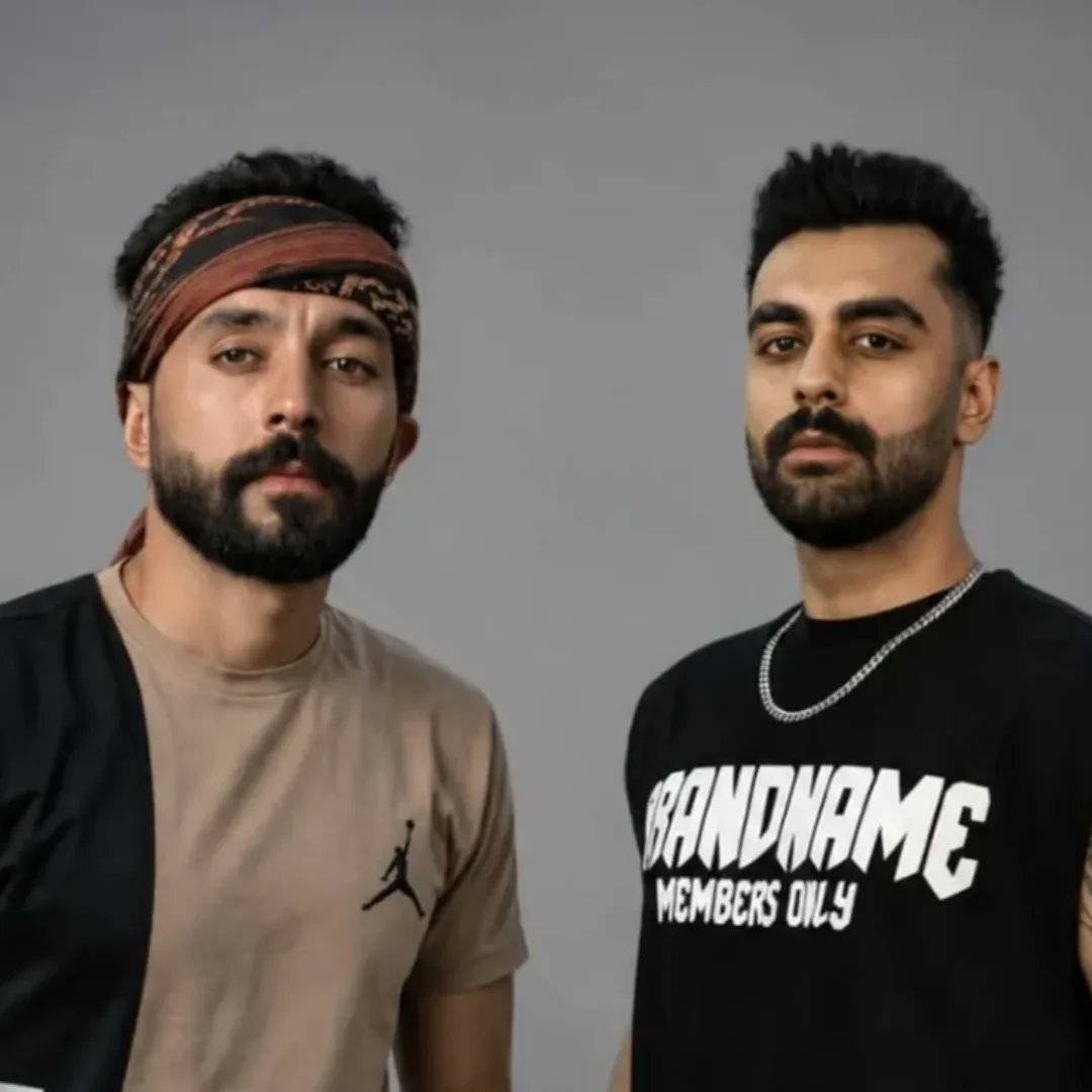 arminarefi's tweet photo. PENDUS. Les deux manifestants iraniens Javad Zamani et Abolfazl Saedi ont été exécutés mardi 16 juin 2026 en Iran pour leur participation aux rassemblements anti-régime de janvier 2026. 

« Les condamnations à mort de Javad Zamani et Abolfazl Saedi, leaders armés de la tentative de renversement de janvier 2026, ont été mises en œuvre », a écrit Mizan, l'agence de presse du pouvoir judiciaire.

Arrêtés lors de manifestations à Shahroud, dans le nord-est du pays, les deux jeunes hommes avaient été condamnés pour moharebeh ("guerre contre Dieu") et "corruption sur Terre", les chefs d'accusation les plus graves en Iran et passibles de la peine de mort.

« Comme d’autres exécutions, celle de ces deux manifestants s’est déroulée à l’issue d’une procédure qui n’a même pas respecté les normes minimales d’un procès équitable et a été menée dans le but d’instiller la peur dans la société et d’empêcher de futures manifestations », a réagi Mahmood Amiry-Moghaddam, directeur de l'ONG @IHRights, basée en Norvège. 

Au moins 20 manifestants en lien avec les rassemblements de janvier 2026 ont été exécutés depuis le 19 mars, relève l'ONG des droits de l'homme.