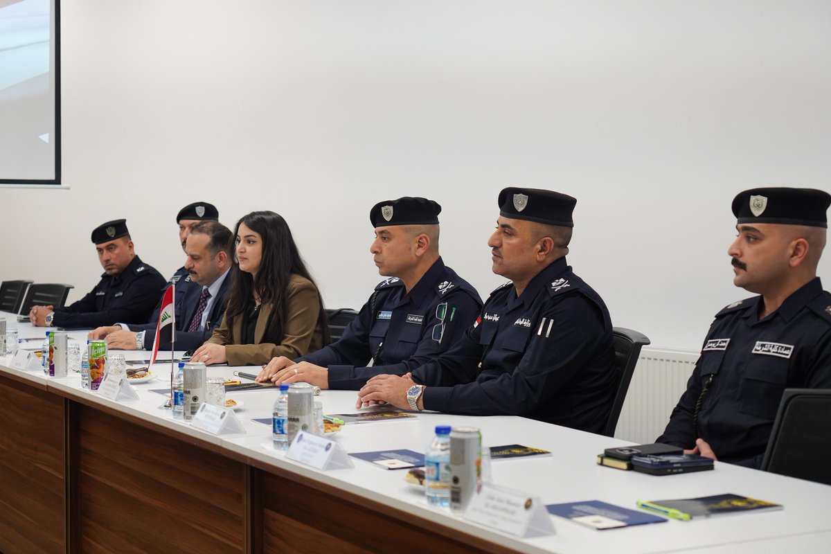 paedutr's tweet photo. 16 Haziran 2026 Salı günü Irak Polis Akademisi Başkanı Tümgeneral Mahmood Khaleel AL-QARAGHULİ ve beraberindeki 5 kişilik heyet tarafından mevcut ikili iş birliğinin güçlendirilmesi amacıyla Akademimize ziyarette bulunulmuştur.
 
Söz konusu ziyarete ayrıca; Polis Akademisi Başkanımız Prof. Dr. Murat BALCI, Polis Akademisi Başkan Yardımcılarımız 1. Sınıf Emniyet Müdürü Fatih İNAL, 1. Sınıf Emniyet Müdürü Deniz ALEMDAR ve Prof. Dr. Hüseyin ARSLAN katılım sağlamıştır.
 
Akademimiz Gölbaşı yerleşkesinde gerçekleştirilen toplantının ardından yerleşkemizde bulunan eğitim alanları gezilmiştir.