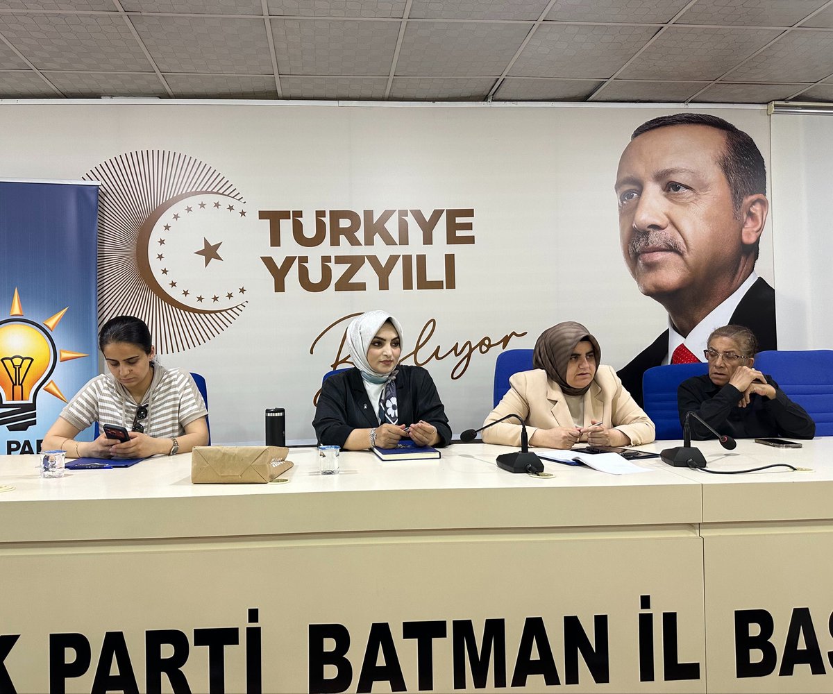akkadin_batman's tweet photo. 📍AK Parti Batman İl Başkanlığı

Kadın Kolları Başkanımız Sn. @svlaksy72 başkanlığında haftalık Yürütme ve Yönetim Kurulu Toplantılarımız icra edildi.

Toplantılarımızın hayırlara vesile olmasını temenni ederiz.
@RTErdogan 
@tugbaisikercan https://t.co/Rl4PZ32vMp