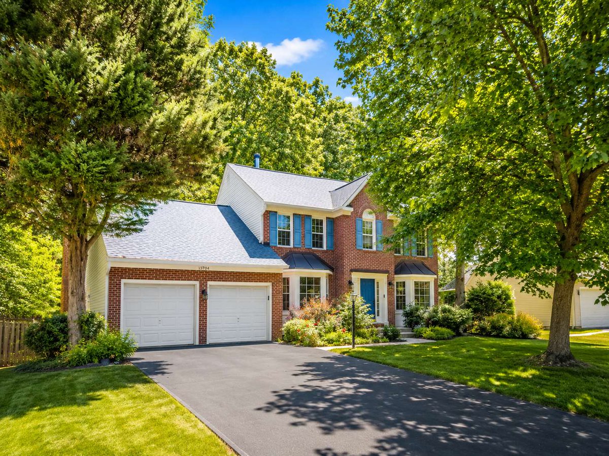 OnestReal's tweet photo. 13704 Shelburne St, Centreville, VA 20120-2079 just hit the market!
Take a look at this awesome space: https://t.co/oEg3rKRzQR https://t.co/tVTWLJ0Jh7