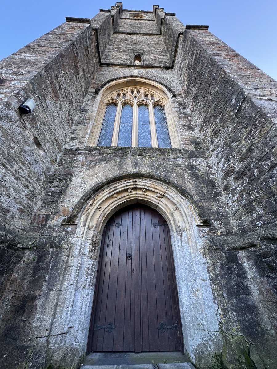 InfoCombeMartin's tweet photo. Dating back to 1200s St Peter ad Vincular Church holds many medieval secrets &amp; its impressive tower is almost 100ft high #CombeMartin #Church #NorthDevon #Grade1 https://t.co/lm6g8pPi6z