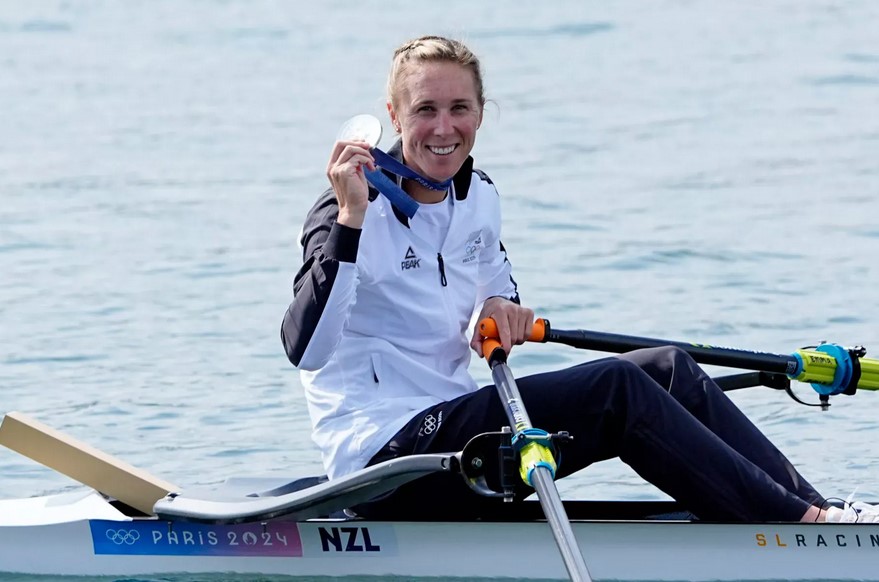 HistoriasdlosJJ's tweet photo. Nueva entrada en @HistoriasdlosJJ: La campeona olímpica de #Remo #EmmaTwigg vuelve de su retirada para estar en los Juegos de Los Ángeles en el debut de la modalidad de remo #BeachSprint: https://t.co/HhKVIAN4o7 https://t.co/SB7IXxfd8j