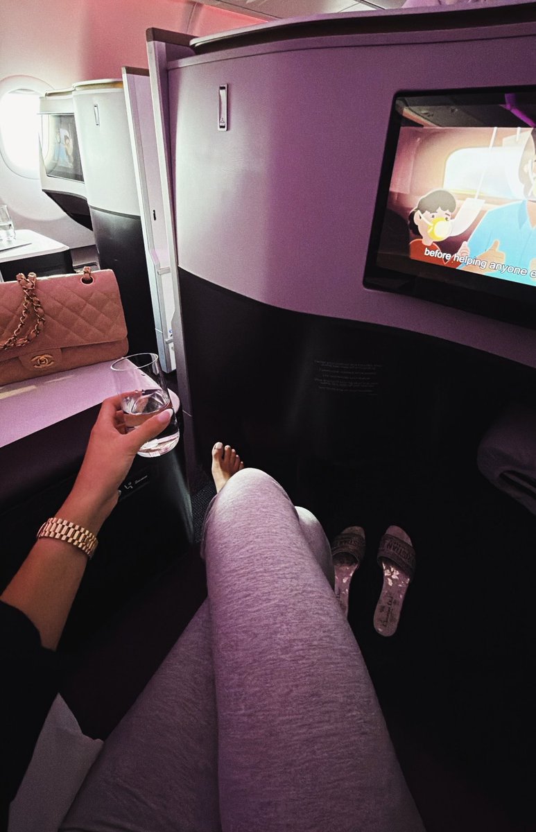 LayahHeilpern's tweet photo. First class $toes out living life 🥂

@ToesCoinSol https://t.co/RjFEOm2RLR