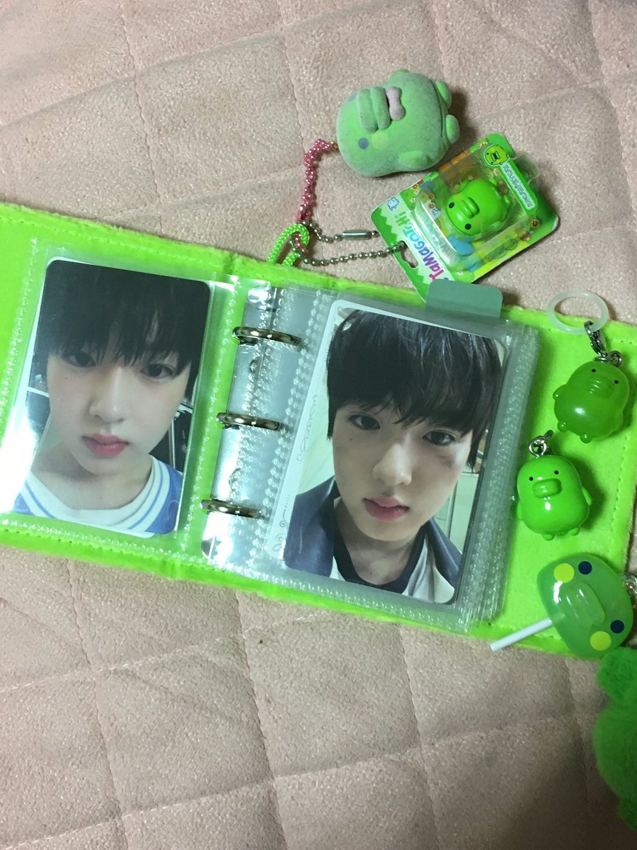 _sakuuxu's tweet photo. 새로운 바인더 ..
바인더를 열면 뚱쭝이들이 있어요 https://t.co/tYmv9c8sMP