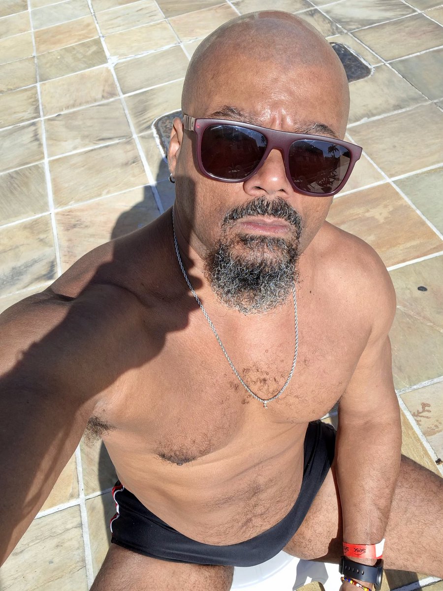LL197743's tweet photo. Boa tarde! Como queria estar nesta vibe, putz! E você? 😈🔥 #preto #pretoposturado #deixaarder #quehomem #quepreto #deixaqueimar #sóvem #viriacomigo https://t.co/sS8d6u5CW3