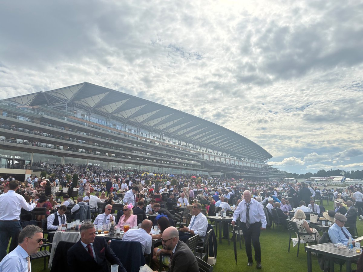 IanPearce100's tweet photo. Best Days Racing of the year https://t.co/KETnbRWWjO