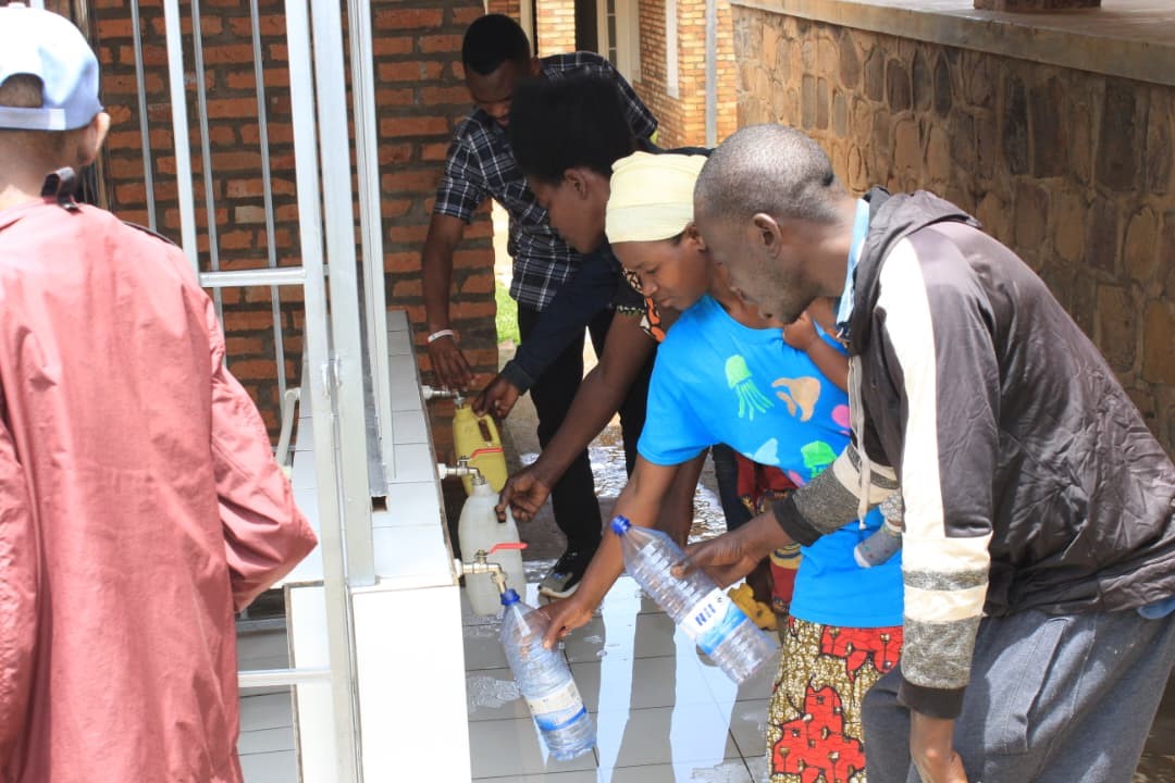 MatresMundi's tweet photo. El Hospital de Ruli (Rwanda) ya cuenta con un sistema de agua potable rehabilitado gracias al apoyo del @FonsCatala y la aportación del Ayuntamiento de Alella.
#Rwanda #AguaPotable #CooperaciónInternacional #SaludGlobal #MatresMundi https://t.co/ayaFnamKPw
