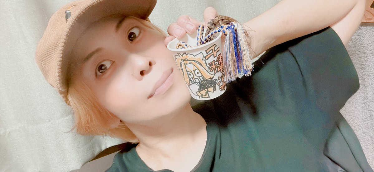 utoerika331's tweet photo. いちにちいちうと🌞1406日目

帰宅したら飾ってた紙コップが落ちてたから「なぜ？」って思ったんだけど地震があったね💦
動き回ってたから全然揺れに気付かず、ただただ周りにいた人たちの緊急地震速報の音にドキドキしてしまった🫨
群馬の友達たちも無事な様で一安心。
今夜はゆっくり眠ろうね🌒 https://t.co/HcE1jD51j9