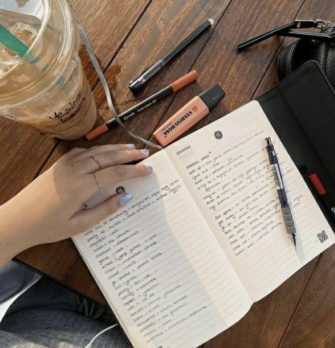 urgirlvibe_'s tweet photo. Study your way out 📖 https://t.co/h66cYdDyi5