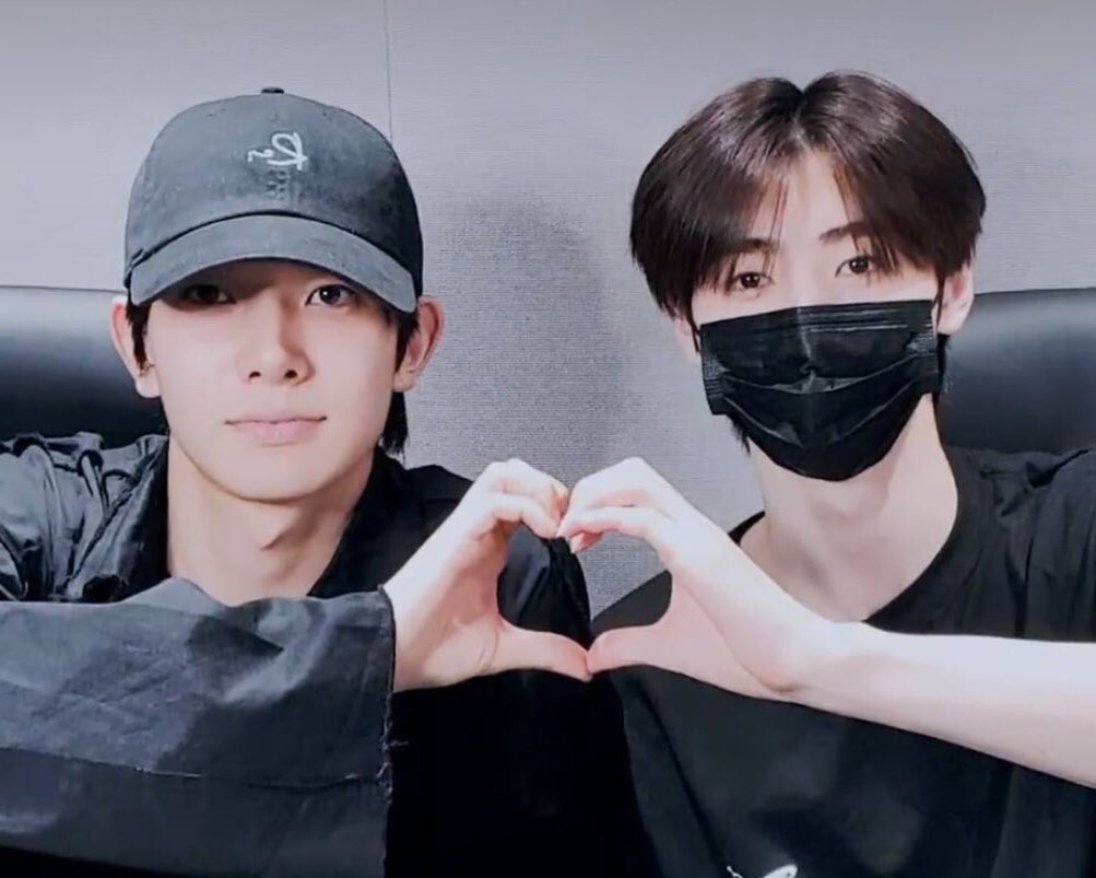 aeyahoon's tweet photo. 하… 시밸 2026년6월이되어도 👇🏻이 둘 존나좋아서현타온다 https://t.co/gULbdYcfhU