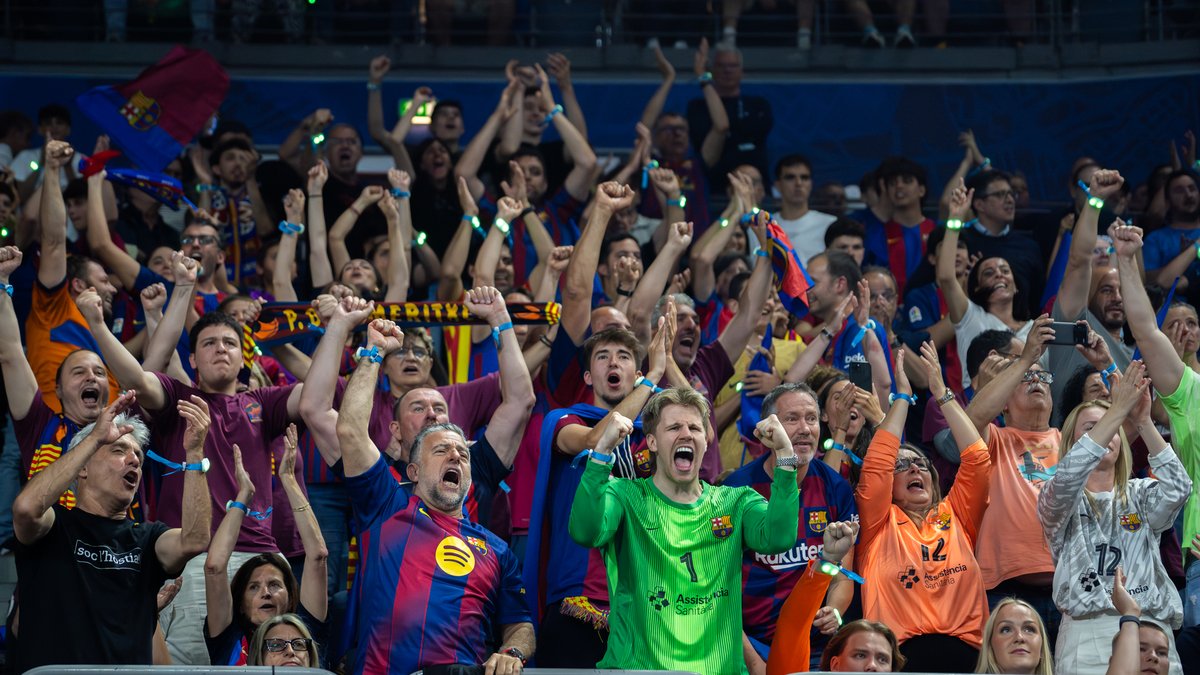 Hen_Livgot's tweet photo. 🚨 Record-Breaking Attendance at Final4 2026 in Cologne

The EHF has announced a new record attendance for the men's Champions League Final4, with 20,122 spectators attending the semi-final match between SC Magdeburg and Füchse Berlin at the LANXESS Arena. This surpasses the previous record of 20,000 set in 2025.

Over 14,000 tickets have already been sold for the 2027 edition, just 24 hours after the final match. The event's popularity continues to grow, with fans attending not only to support their teams but also to experience the unique atmosphere and destination that Cologne offers during the Final4 weekend.

© Hen Livgot (@livgot)

#Handball