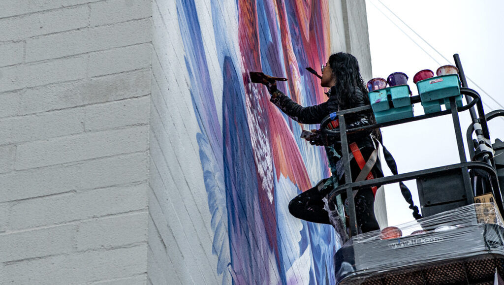 LongBeachPost's tweet photo. The story and artist behind an enormous new mural next to the Queen Mary: https://t.co/1gttYUGCUU https://t.co/tOqL5pwqiH