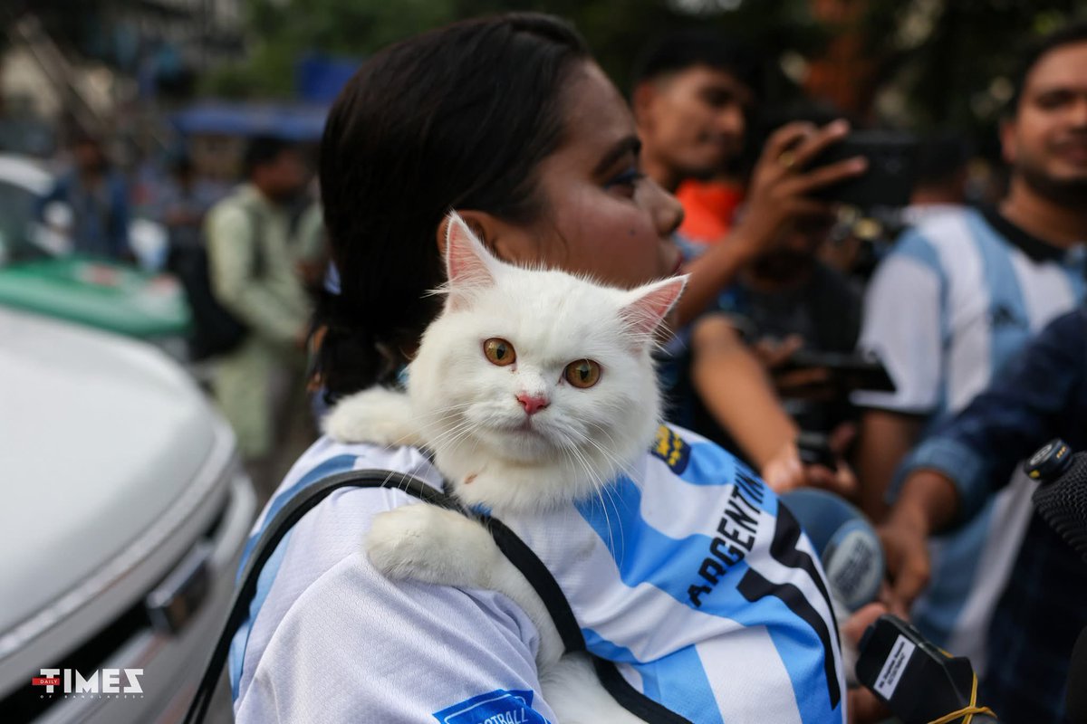 nahiyansays's tweet photo. MATCHDAY! 🇦🇷

Bangladesh turned blue &amp; white ahead of Argentina’s first World Cup match. Today at Shahbag, Dhaka.

Photos: TIMES https://t.co/TmrZIoCS8n