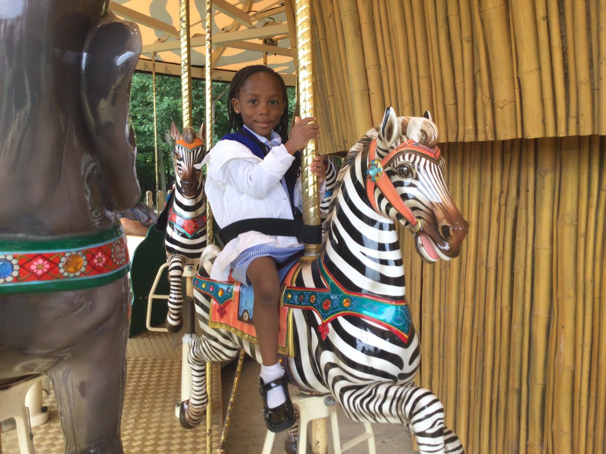 LMace354645's tweet photo. @SwingatePrimary Year 1 had a fantastic day yesterday at Old Macdonald’s Farm! We spoke about animal characteristics by using using our scientific knowledge and enjoyed going on some fantastic rides. 🐎 🦙 🐖 🐑 🐐 🎪 https://t.co/mfw3dnRscl