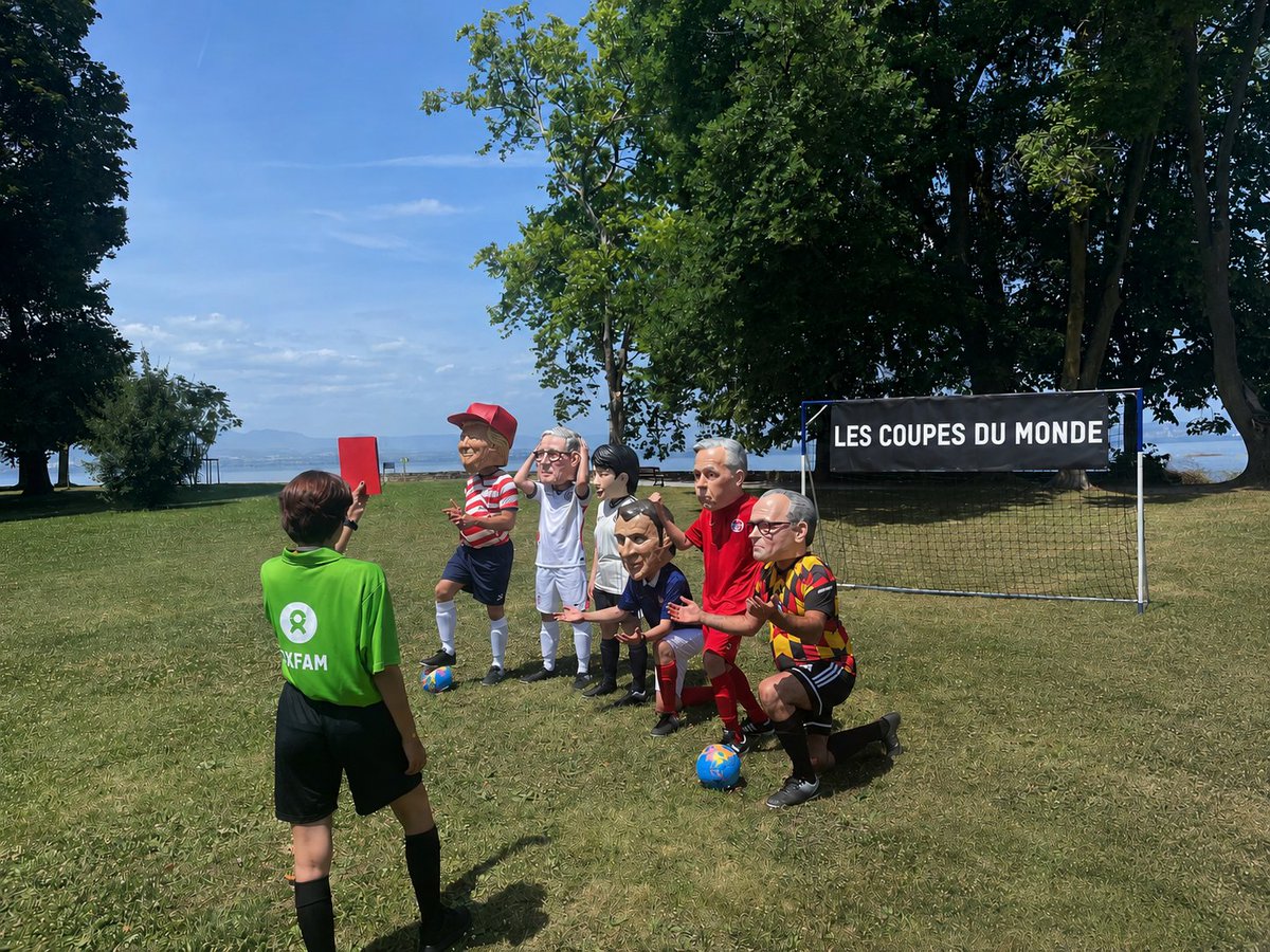 ONE_Fr's tweet photo. Les coupes du monde en matière de financements internationaux... le #G7 est désigné grand vainqueur. 🏆🌍

Merci à @oxfamfrance pour l'organisation de cette action en marge du sommet du G7 à Evian ! ✊ https://t.co/1J3lD2dEGO