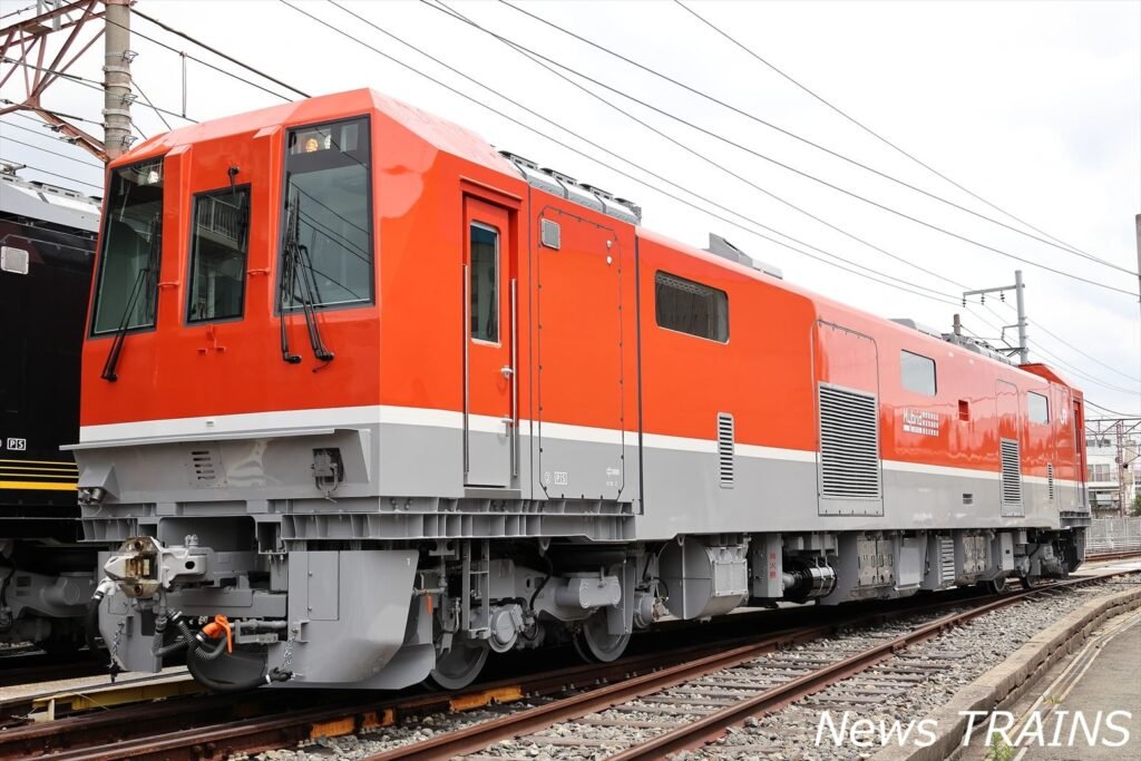 JR西日本と嵯峨野観光鉄道の新型事業用車「#DEC743」gがお披露目され