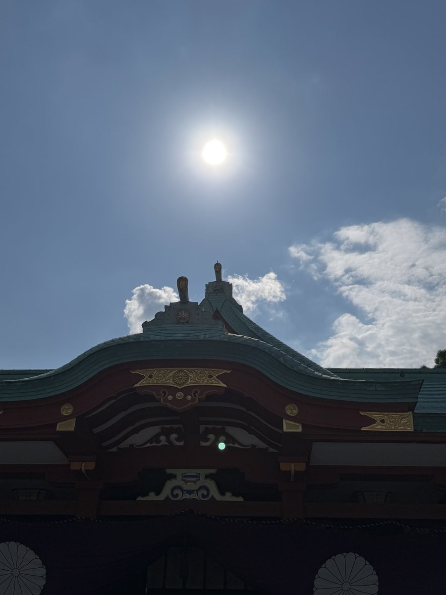 kanaco1114's tweet photo. #かなかな神社巡り　日枝神社⛩️✨

ご祭神は
「大山咋神（おおやまくいのかみ）」
山や自然を守り
人々を良い方向へ導く開運の神様です✨

ご利益
♡良縁祈願
♡仕事運・出世運アップ
♡商売繁盛
♡厄除け
♡家内安全

神様のお使いのお猿さんは"縁"を結ぶシンボルとして親しまれています🐒💕
エスカレーターで参拝できちゃうの
びっくりしたよ🫢
清らかな空気で素敵でした🍀