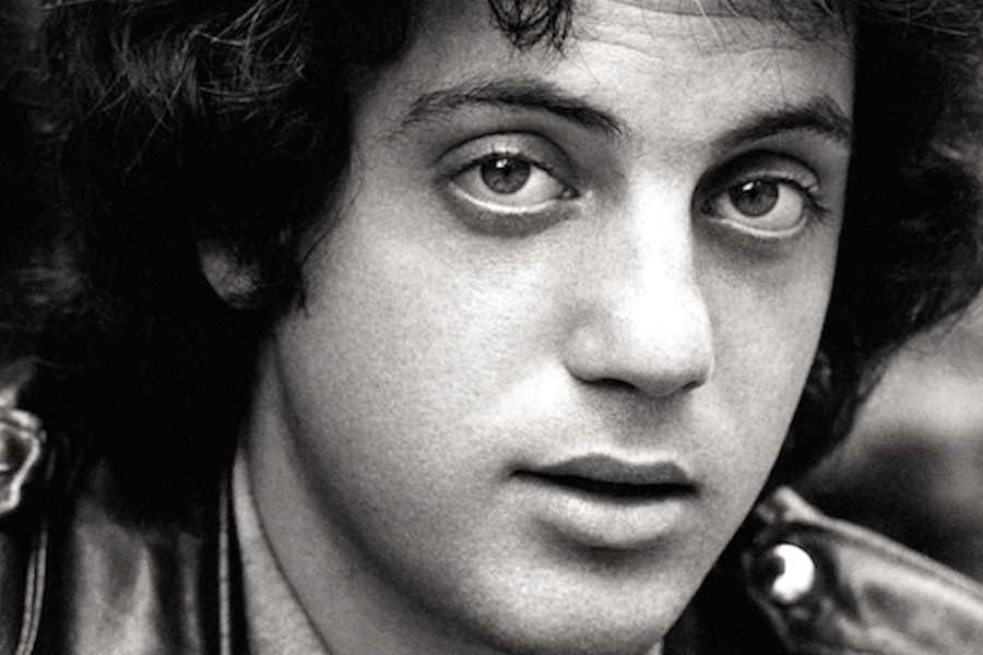 AleBenedetti64's tweet photo. @deriniko9 Billy Joel, con un paio di Ray-Ban https://t.co/XVajE6GC5J