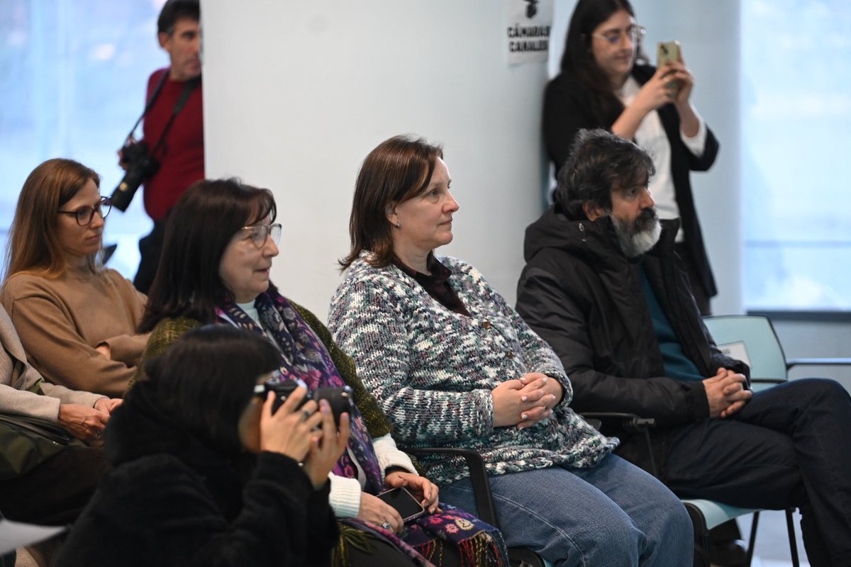 ANEP_Uruguay's tweet photo. Ahora | ANEP y @Ceibal_Uy presentan nuevas herramientas de IA desarrolladas en entornos seguros y con una perspectiva pedagógica para docentes. https://t.co/NaRxzePh3v