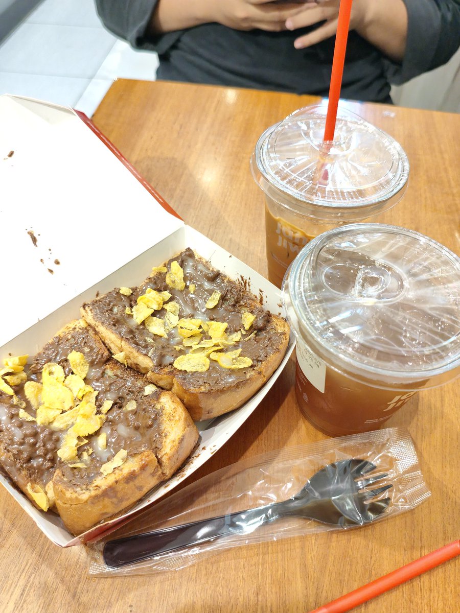 speledundy's tweet photo. gelo ah smpe 2× hari ini ke janjiw, tp choco crunchy na enaaaak. https://t.co/m56rUbrewB
