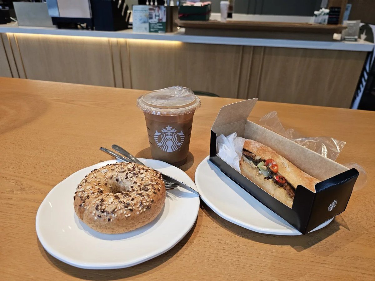 vintooke's tweet photo. 朝、ベーグルと小籠包で迷ったけど、結局ベーグルにしました 笑🥯 https://t.co/9NcB2shGuH